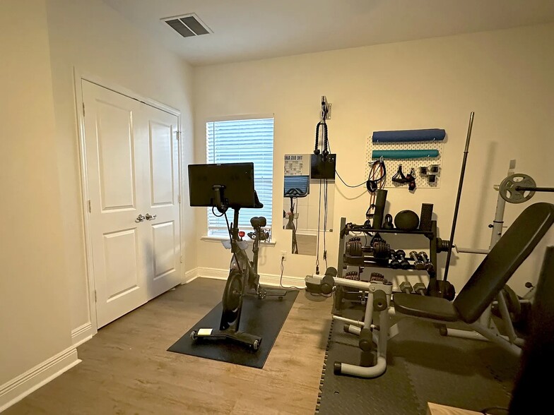 Bedroom 3 - 1736 W Walnut St