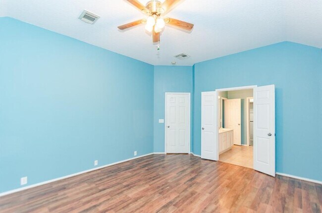 Building Photo - 6610 Treeline Dr