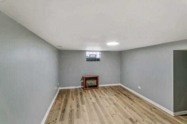 Building Photo - 14500 Sawyer Ave