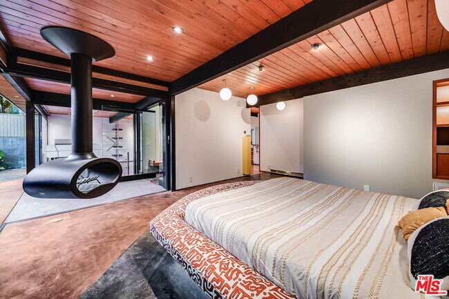 Building Photo - 22277 Buenaventura St