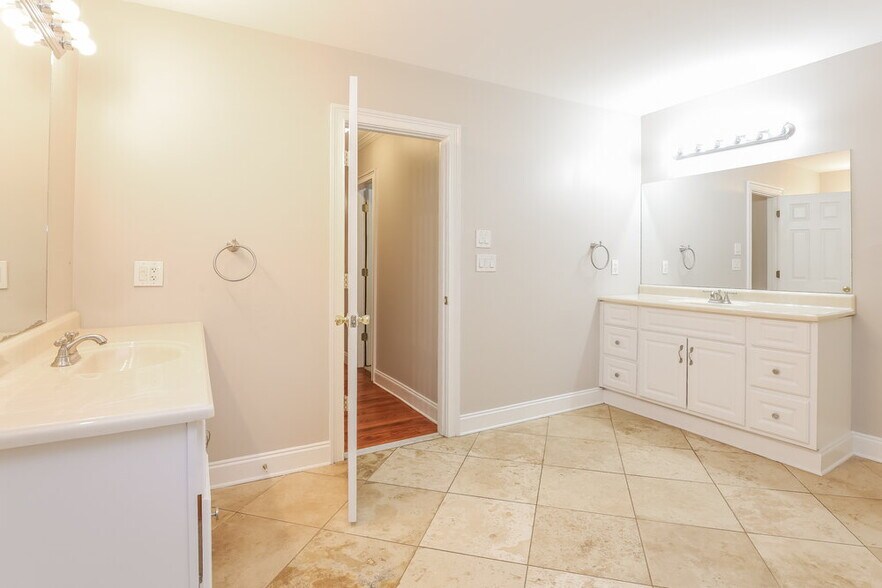 Building Photo - 2685 Hammond Dr