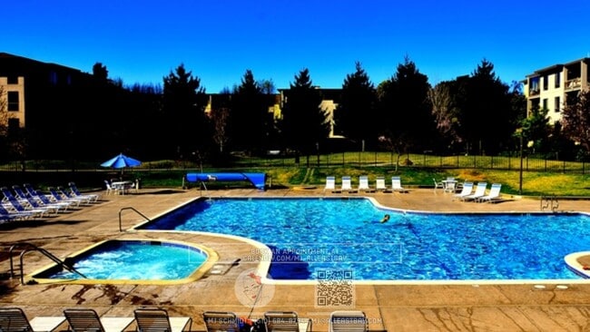 Building Photo - Large corner 2 bedroom surrounded by breathtaking Bay views!