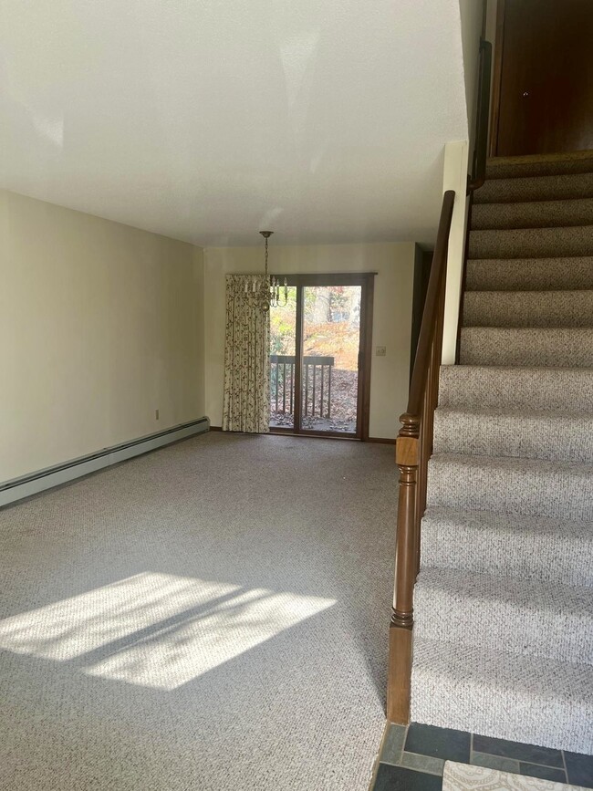 Building Photo - 649 Middle Tpke E