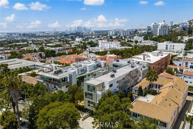 Building Photo - 1351 Havenhurst Dr