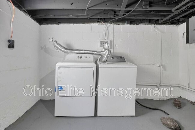 Building Photo - 793 E Starr Ave