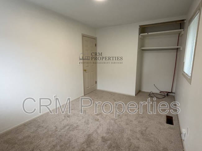 Building Photo - 814 Maumee Dr