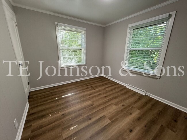Building Photo - Charming 2 Bedroom Home with Basement & Modern Updates in Winston-Salem