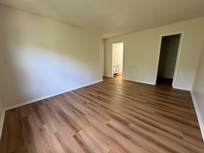 Building Photo - TWO BEDROOM TOWNHOME