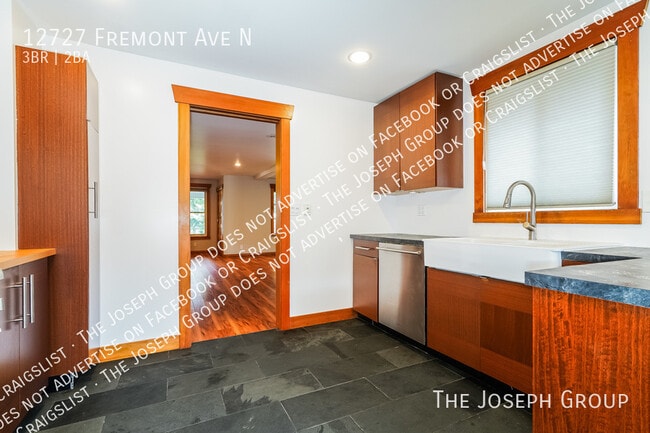 Building Photo - 12727 Fremont Ave N