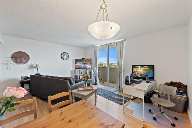 Building Photo - 3000 Coral Wy