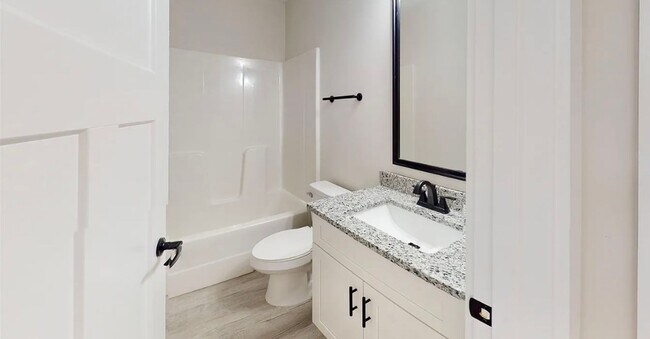 Building Photo - Brand New Duplex Available Now!