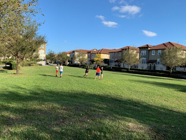 Building Photo - 1220 Lobelia Dr