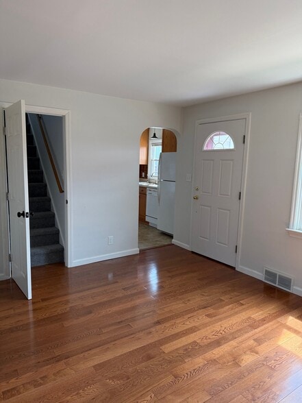 Building Photo - 46 E 2nd St