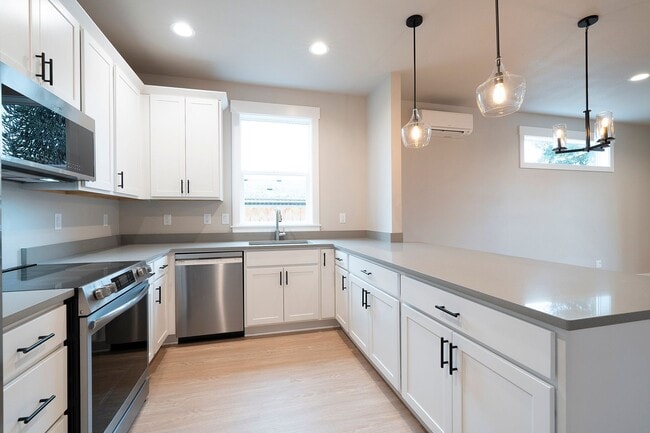 Building Photo - New Build 3 Bed, 1.5 Bath Rental Home in Centennial neighborhood!