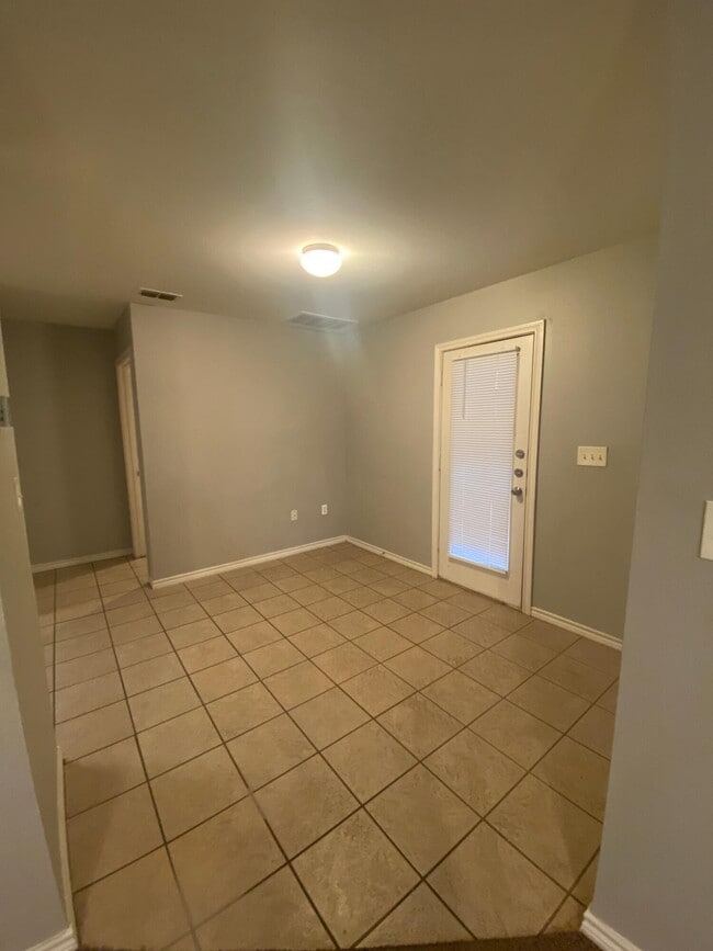 Building Photo - 5420 Kemper St
