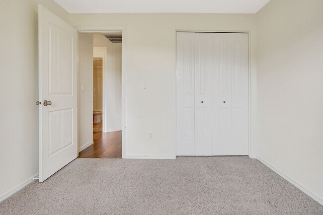 Building Photo - Beautiful 3 bed, 2 bath home in a quiet We...