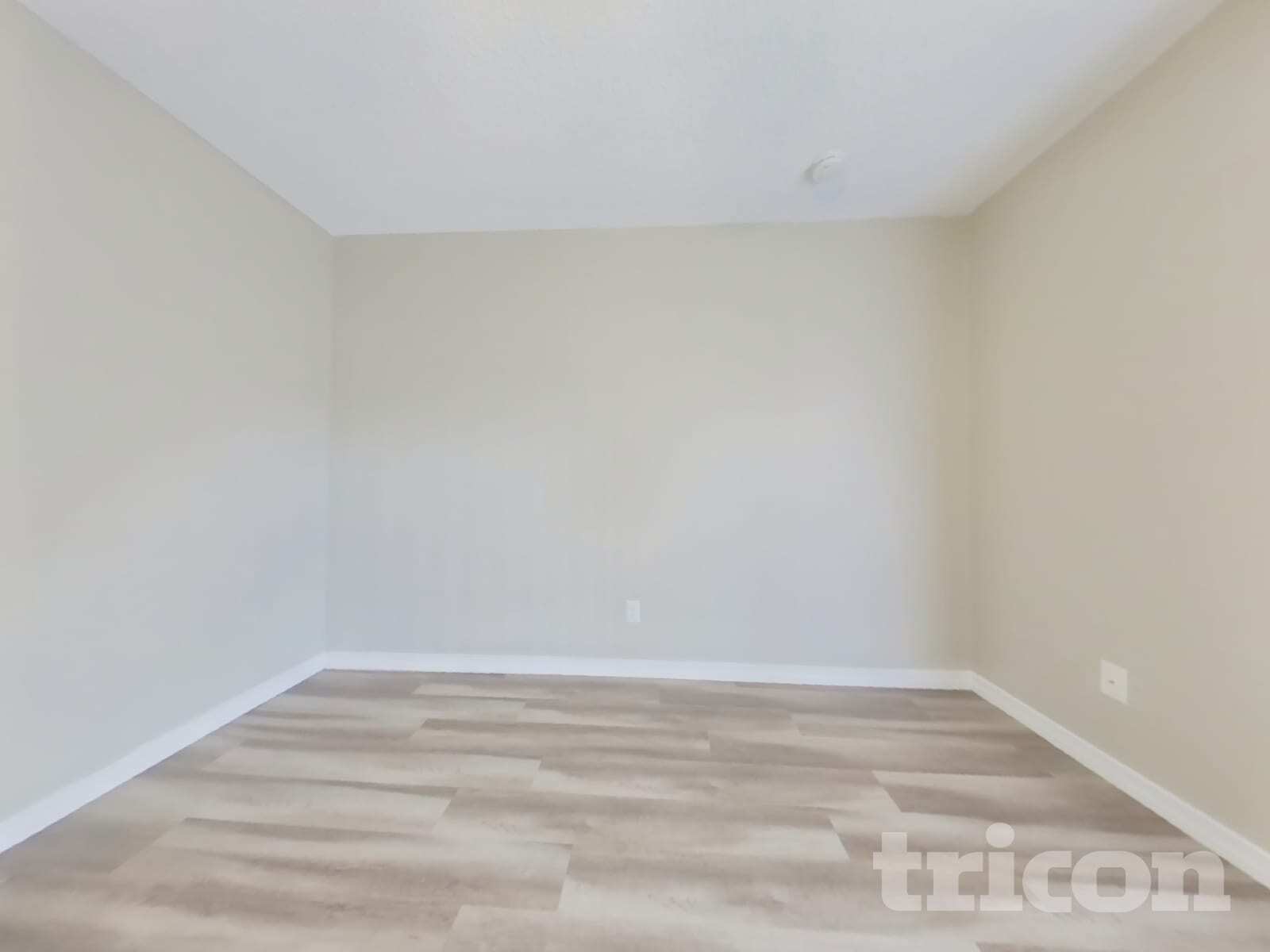 Building Photo - 1205 E Grove Cir