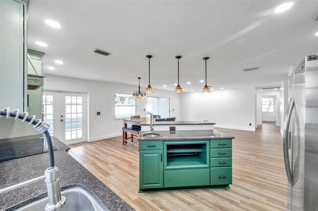 Building Photo - 1520 Windmill Pointe Rd