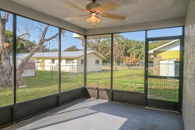 Building Photo - 2 Bedroom, 2 Bathroom Home for Rent in Dade City!