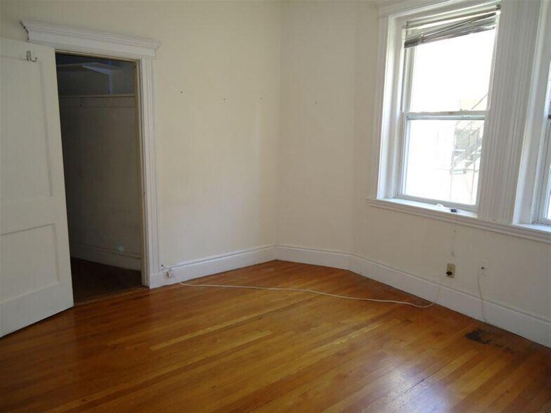Primary Photo - 72 Kirkland St