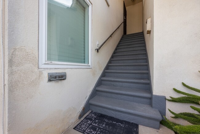Building Photo - 8612 S 12th Ave