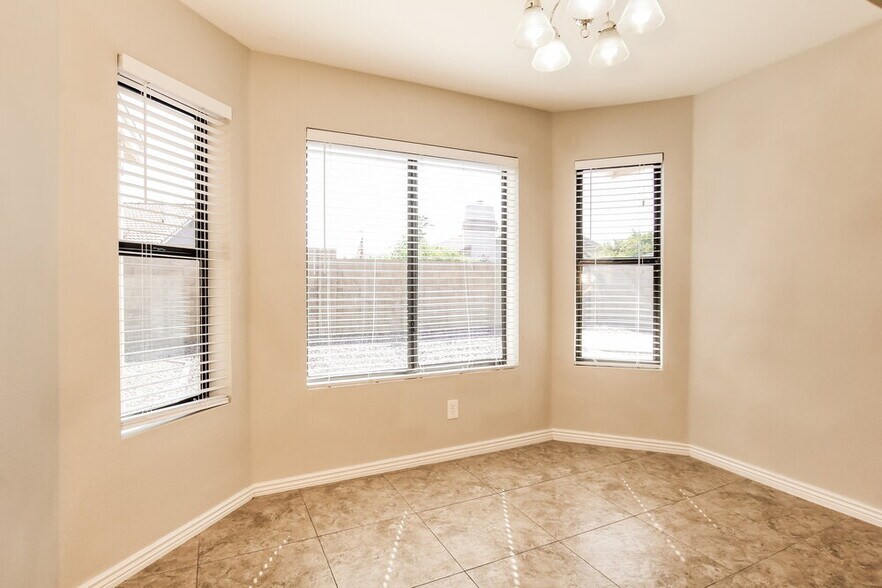 Building Photo - 5539 E Elena Ave