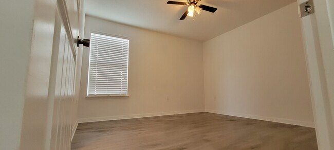 Building Photo - 2391 Beacon Landing Cir