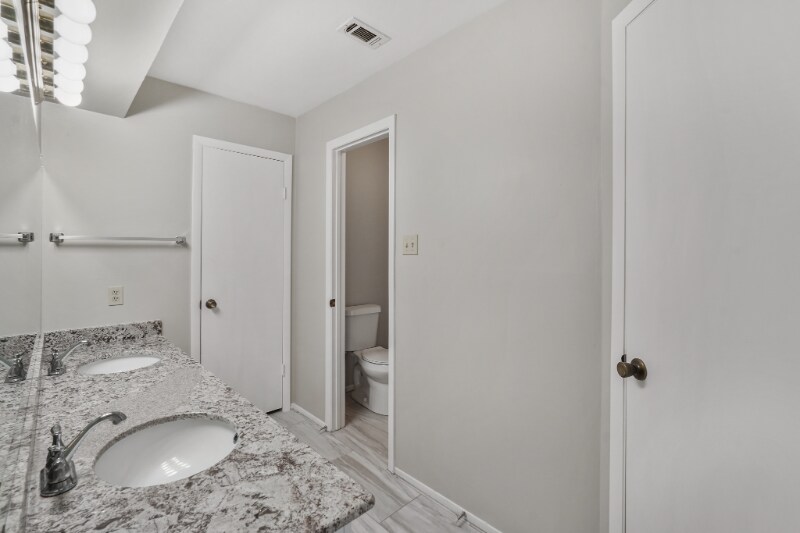 Building Photo - 10814 Sugar Hill Dr