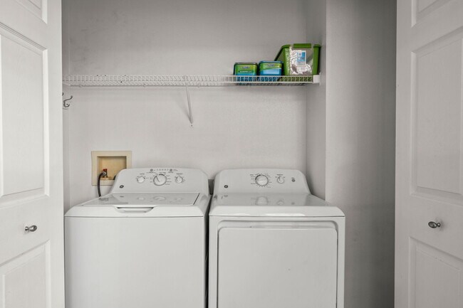 Building Photo - 9720 Carlsdale Dr