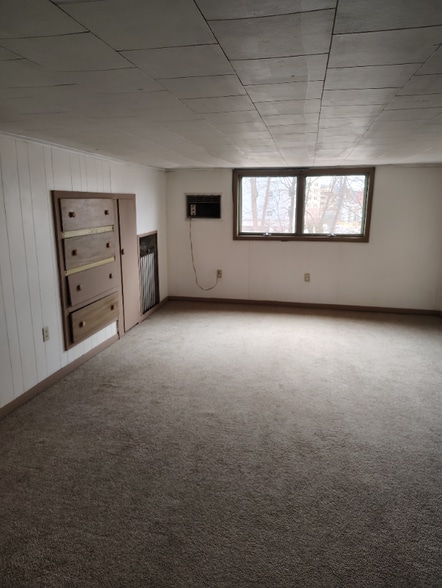 Building Photo - 67 St Charles St