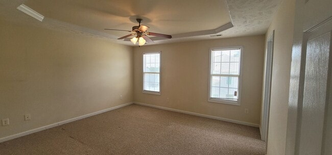 Building Photo - Beautiful 3 bedroom, 2.5 Bath home Minutes from Shopping & Easy Access to Highway for Travel.