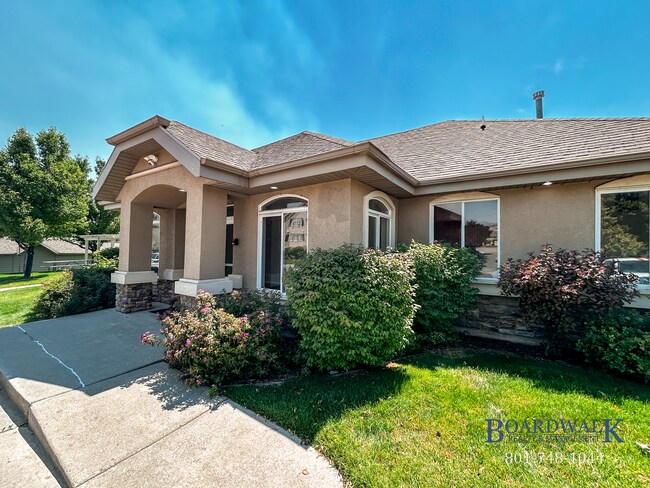 Building Photo - 1529 Westbury Way