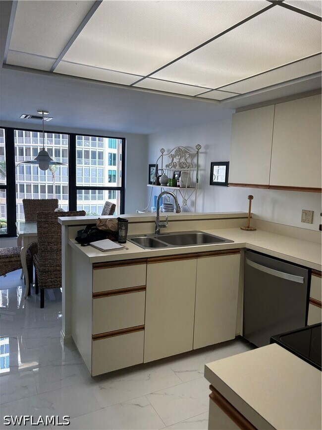 Building Photo - 4451 Gulf Shore Blvd N