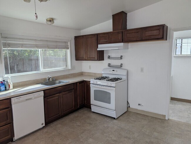 Building Photo - 2305 Woolner Ave