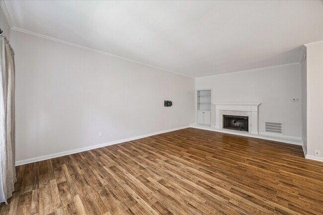 Building Photo - 600 Wilcrest Dr