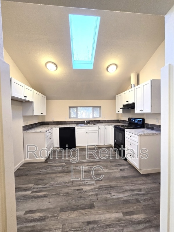 Building Photo - Cent- 1206 B Street