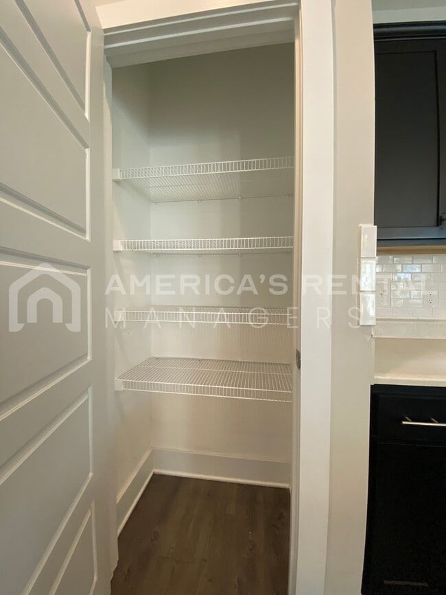 Building Photo - Large Townhome for Rent in Gardendale...  View with 48 Hours Notice!