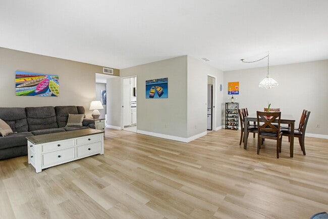 Building Photo - $3,200 - Charming 2-Bedroom + Optional 3rd Bedroom/Office Condo in Desirable Oaks North 55+ Commu...