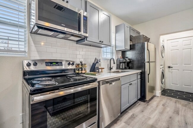 Building Photo - 5 Estelle St