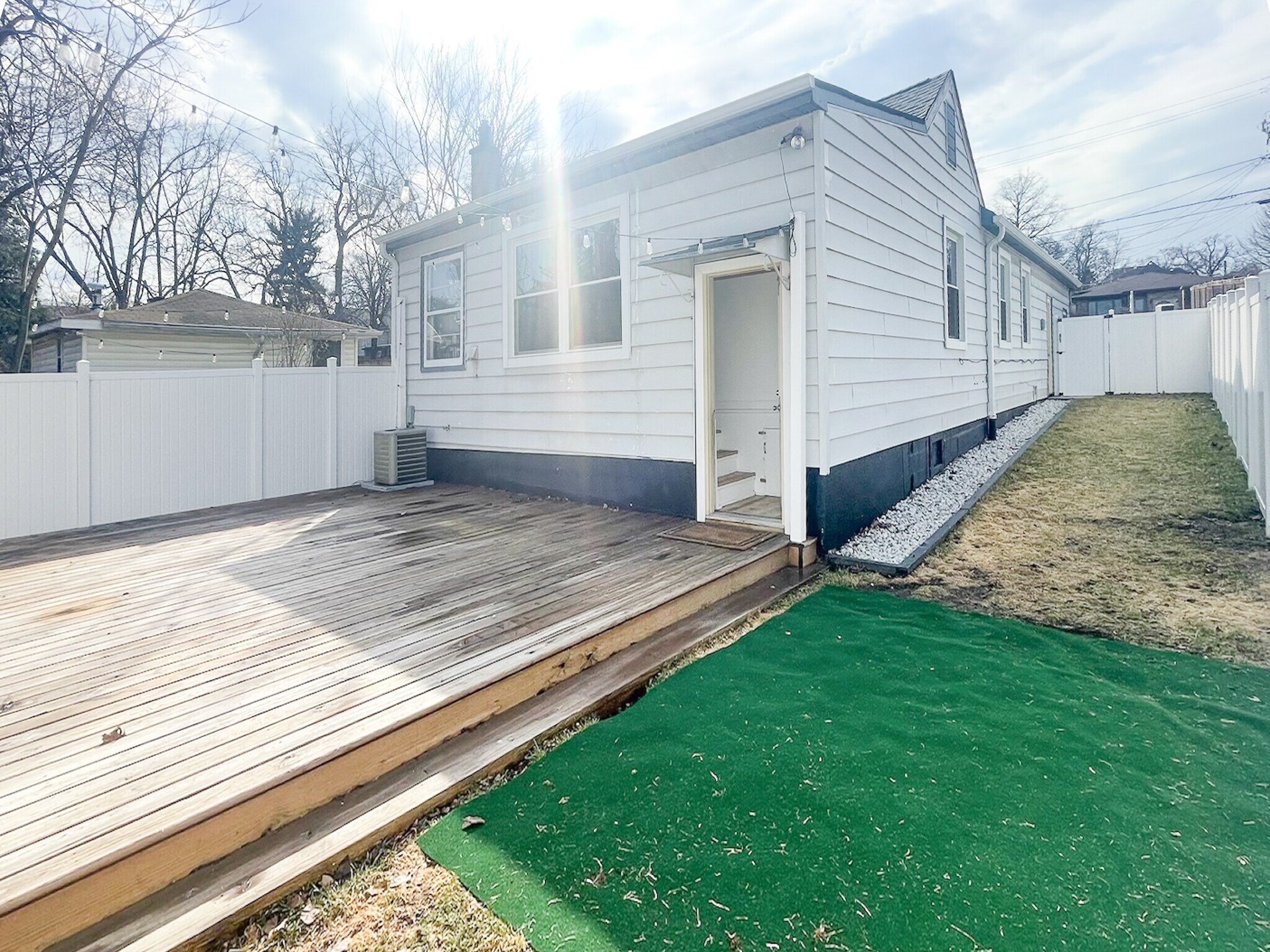 Building Photo - 705 State St