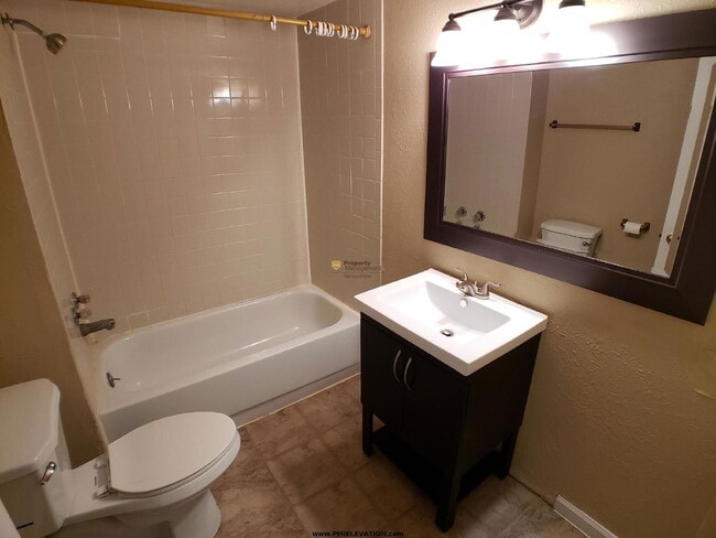 Building Photo - 4288 Hooker St