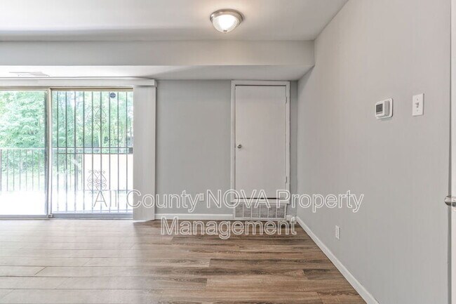 Building Photo - 2303 Olson St