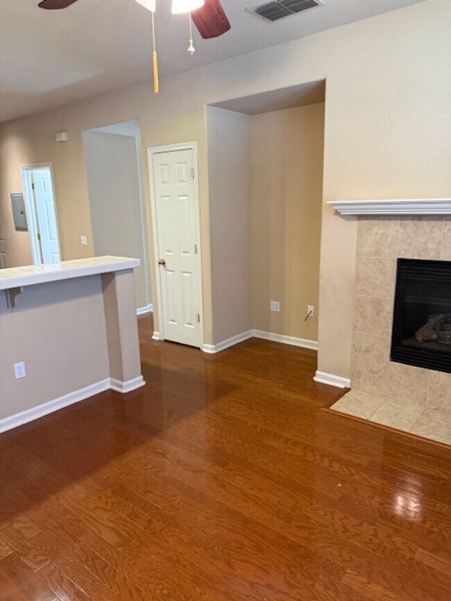 Building Photo - Gorgeous Natomas Condo