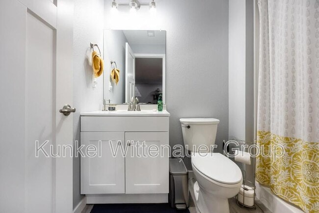 Building Photo - 2678 London Ln