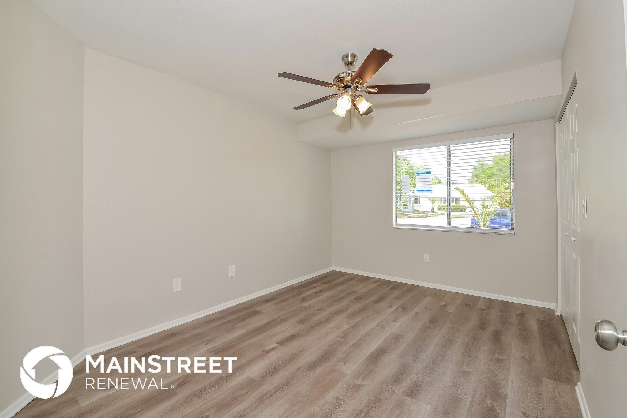 Building Photo - 6947 Roslyn Ct