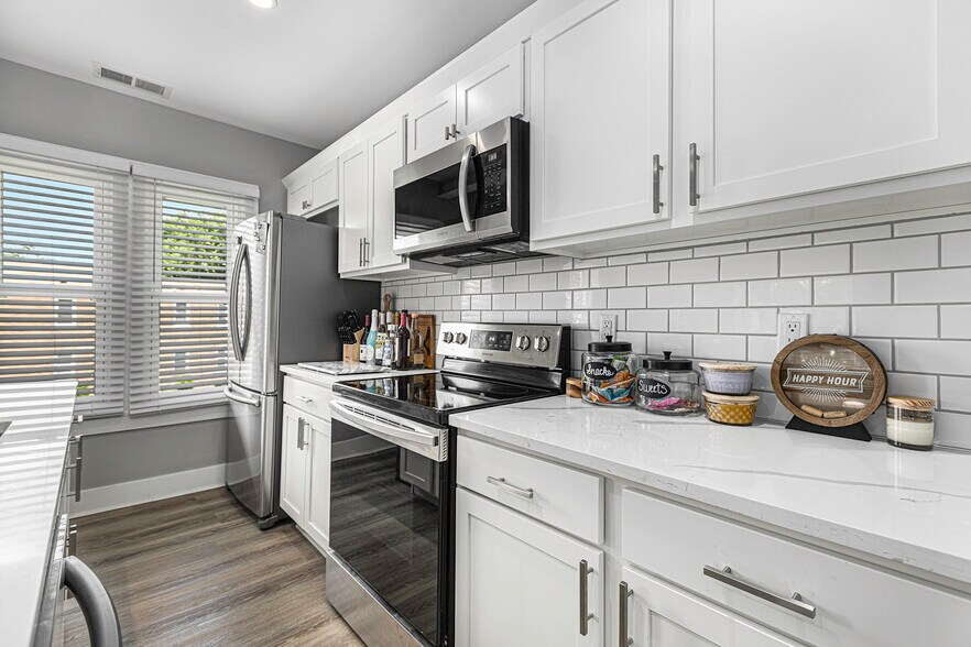 Building Photo - 211 S Pleasant St