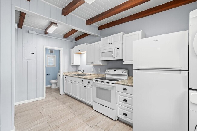 Building Photo - Turner Street Tri-Plex