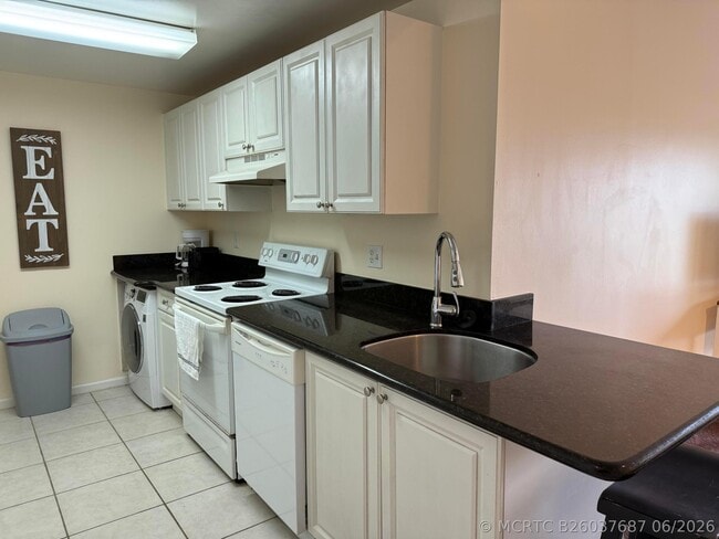 Building Photo - 2100 Greenview Shores Blvd