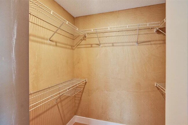 Building Photo - 839 Falling Water Rd