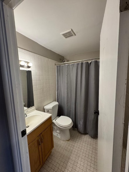 Building Photo - 2602 Chesterfield Ct